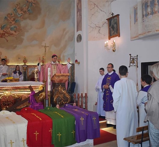 Biskup Kovač blagoslovio zvona župne crkve i novo misno ruho u župi Savski Nart